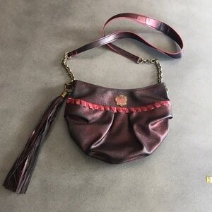Vera Wang princess metallic chain crossbody bag